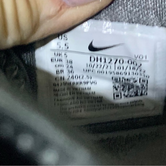 Nike Black and Yellow Men's Shoes - Picture 8 of 8